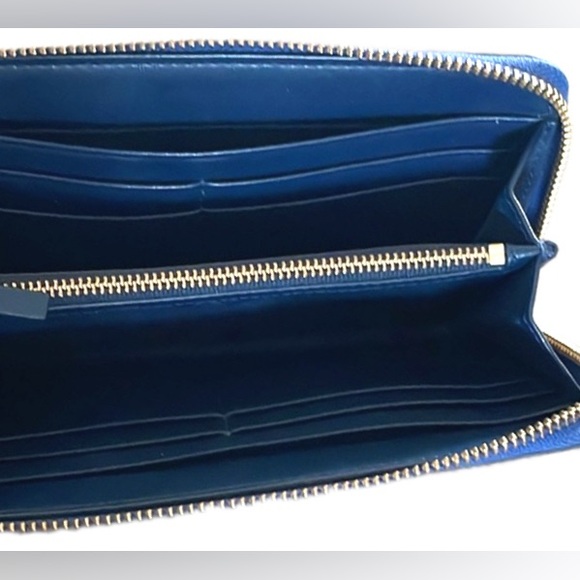 Tory Burch Robinson Leather Zippered Wallet - Picture 4 of 8